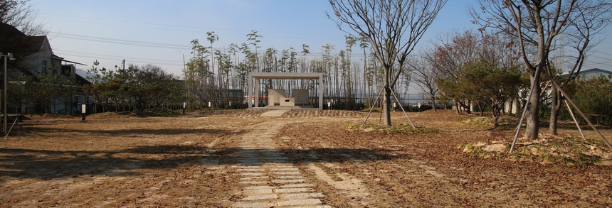 복자 구한선 타대오 순교성지 기념제단이 설치된 대산 성당 마당의 희망의 동산 전경.