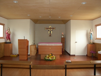 새롭게 단장하여 2009년 11월 중창 축복식을 가진 공소 성당 내부.
