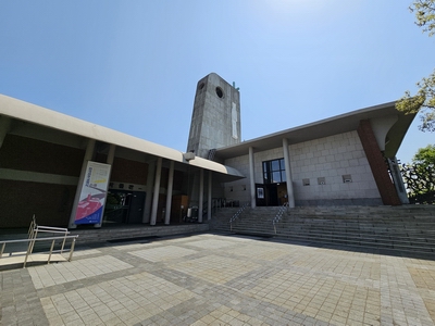 한국천주교순교자박물관 모습. 왼쪽이 박물관, 오른쪽이 병인박해 100주년 기념성당이다.